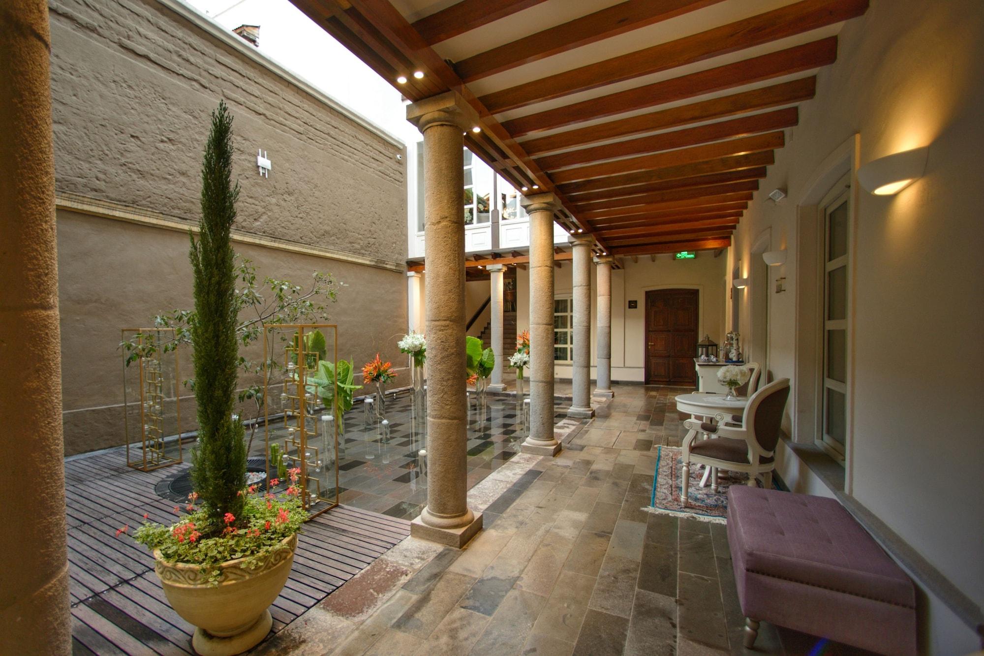 Illa Experience Hotel Quito Exterior photo